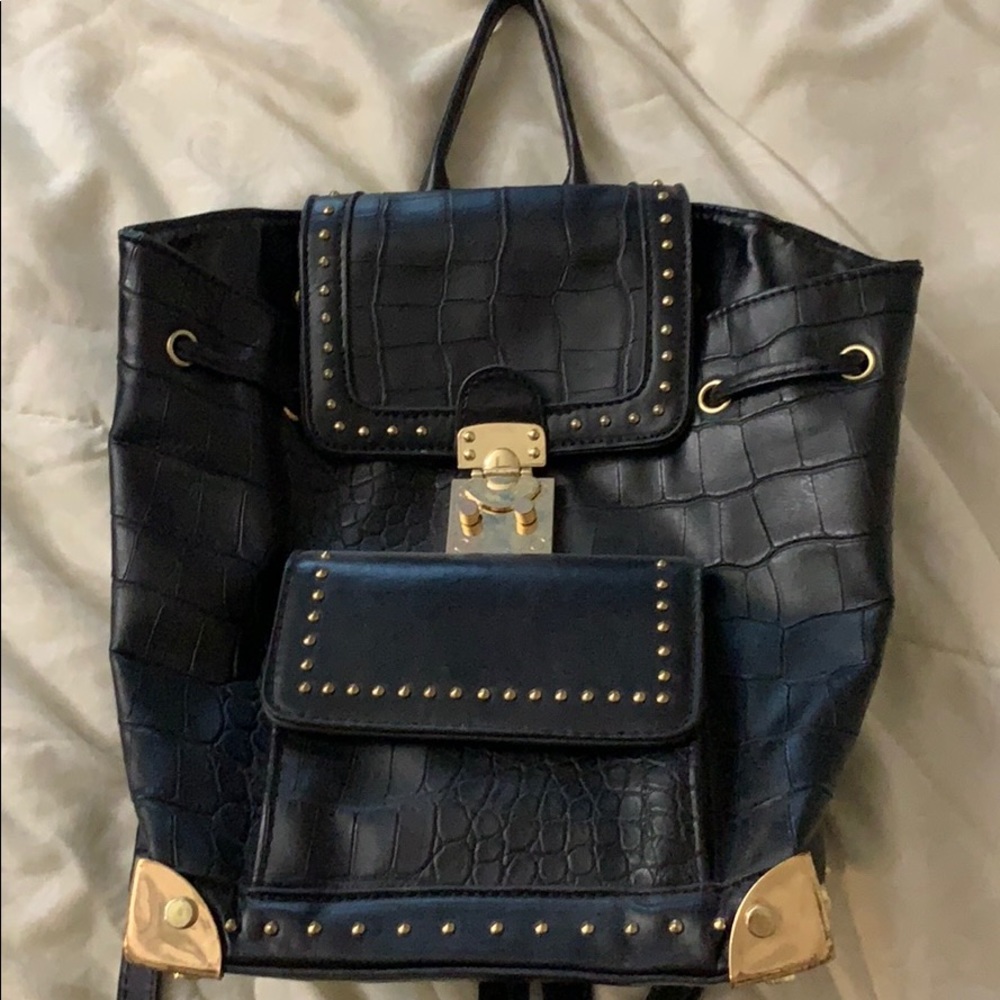 Small backpack !! Super cute